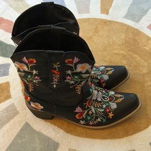 Flower embroidered cowgirl boots